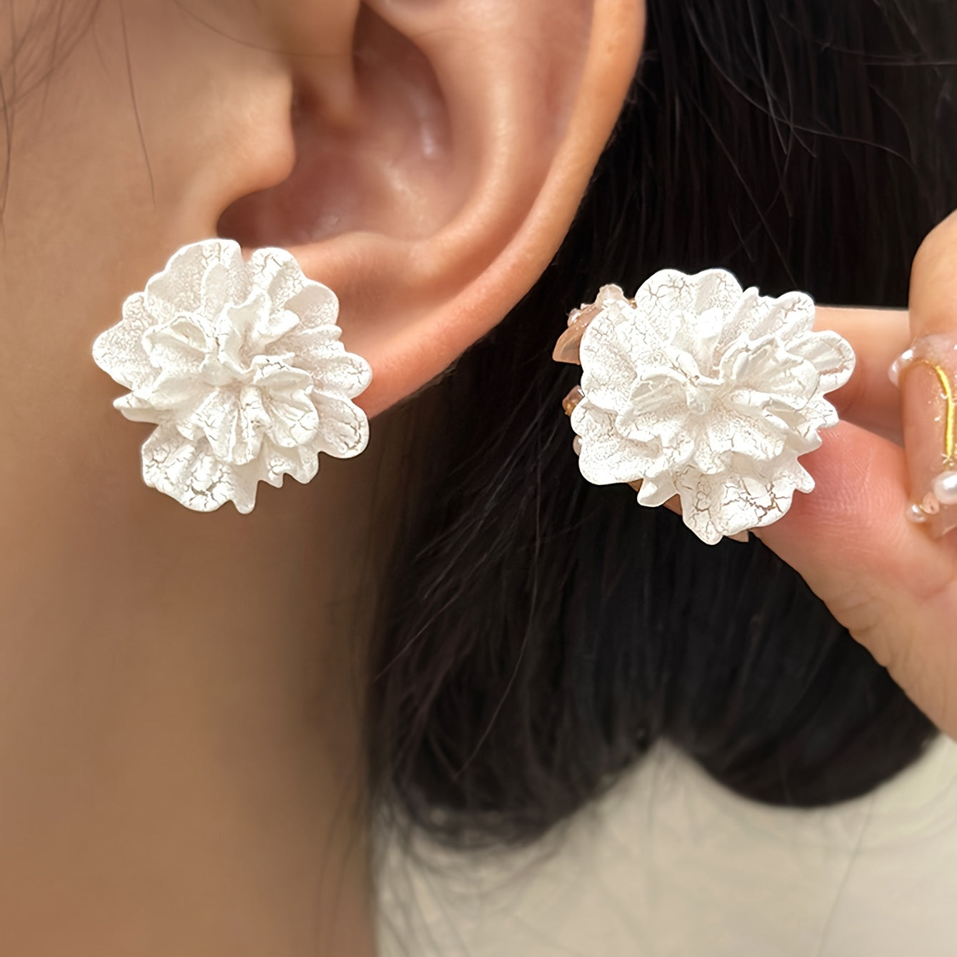 Vintage White Floral Stud Earrings