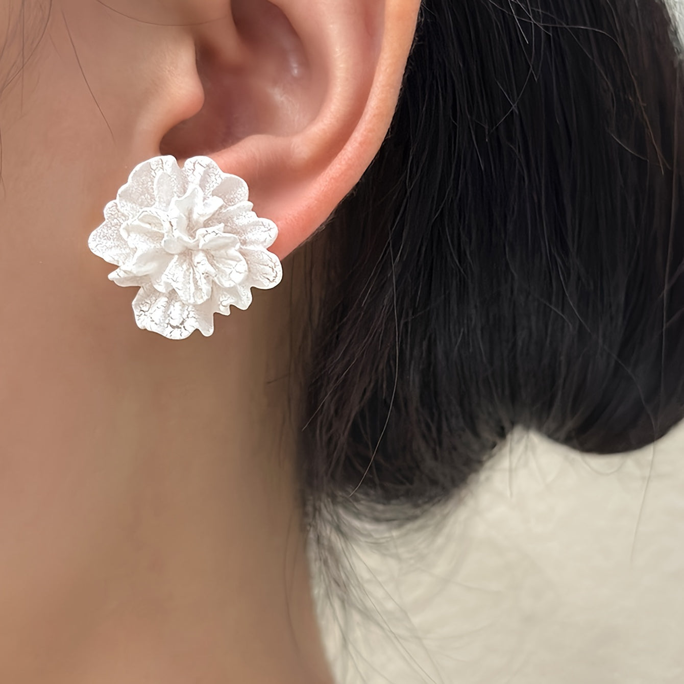 Vintage White Floral Stud Earrings